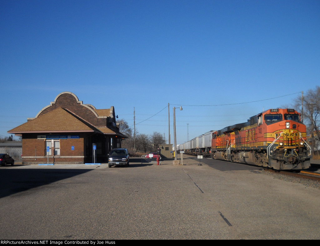 BNSF 740 East